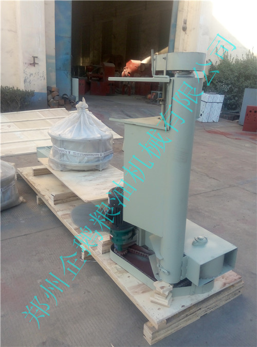 出口100型螺旋榨油機設(shè)備裝箱包裝中(圖4) 出口100型螺旋榨油機設(shè)備裝箱包裝中(圖4)