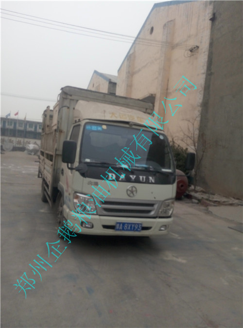 老外預定小型榨油機集裝箱發貨了(圖1)