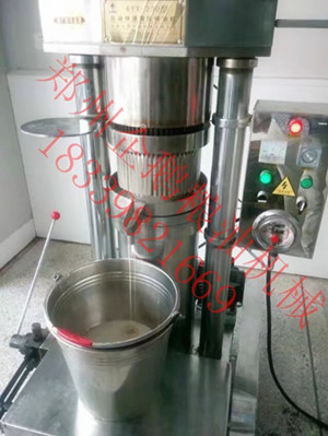 螺旋榨油機壓榨過程中遇到出油發(fā)黑情況怎么辦(圖2) 螺旋榨油機壓榨過程中遇到出油發(fā)黑情況怎么辦(圖2)