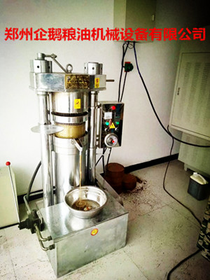 榨油機(jī)如何才能延長使用壽命(圖1) 榨油機(jī)如何才能延長使用壽命(圖1)