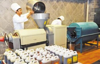 市場上小型榨油機多少錢一臺?(圖1) 市場上小型榨油機多少錢一臺?(圖1)