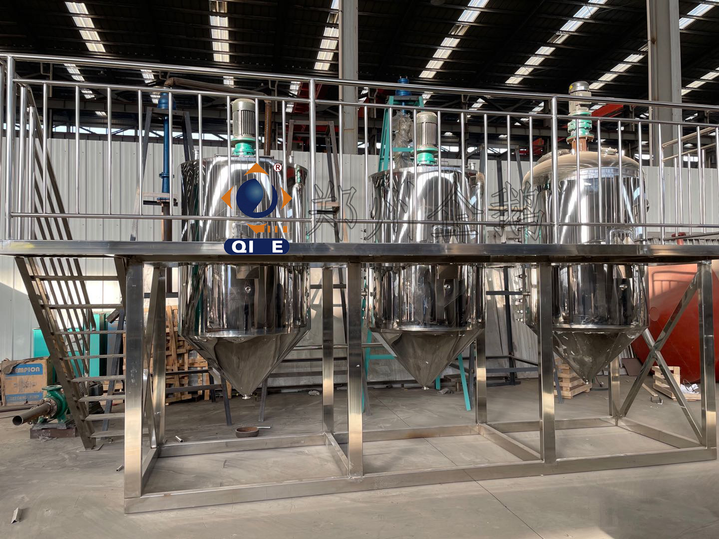 榨油機(jī)壓榨葵花籽油過濾精煉需分狀況進(jìn)行(圖1) 榨油機(jī)壓榨葵花籽油過濾精煉需分狀況進(jìn)行(圖1)